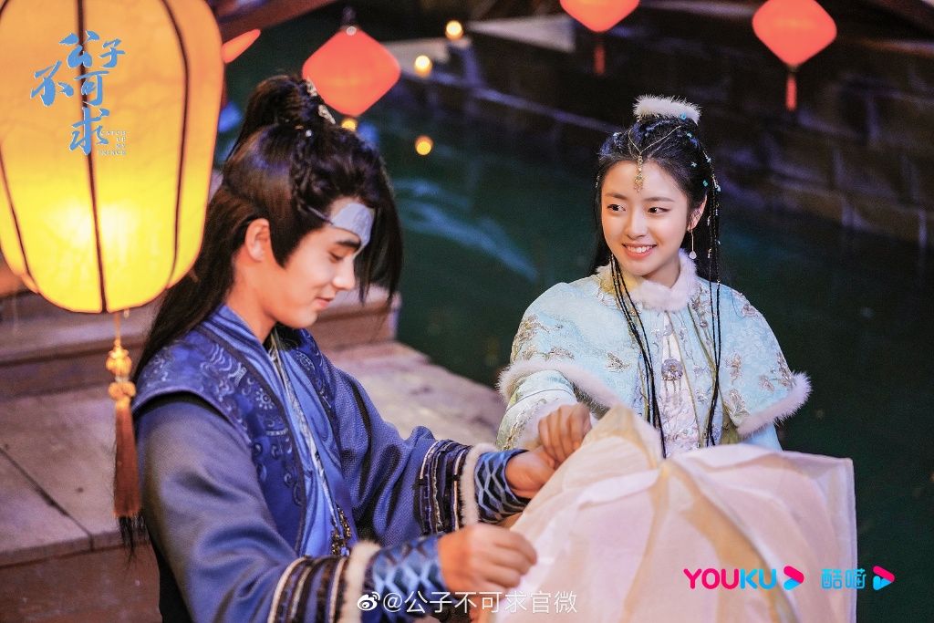 Xu Ruohan looks pretty and charming in ancient costumes in