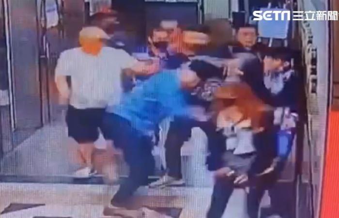 Piss off the wrong person! Taichung fart boy was pinched and beaten on the elevator, Abo’s younger brother was beaten up for support in seconds | Social | Sanli News Network SETN.COM